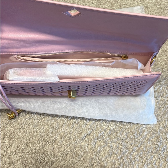 Pink intrecciato bag W/ detachable crossbody strap and plain dust bag included - Picture 10 of 14